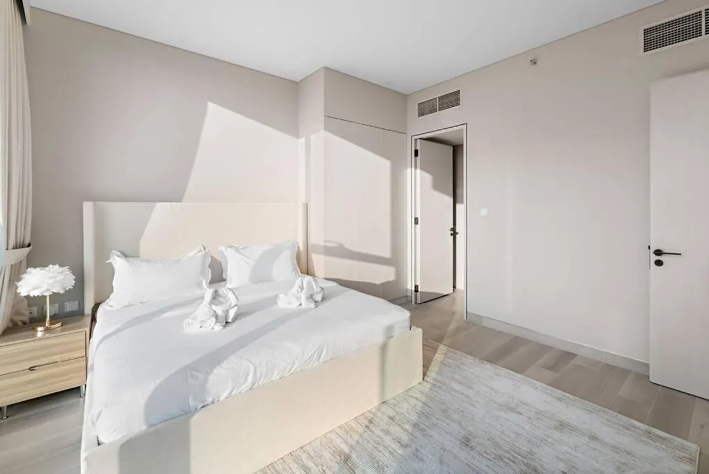 First Class 1Br Inviting Marina View Dubai Apartment
